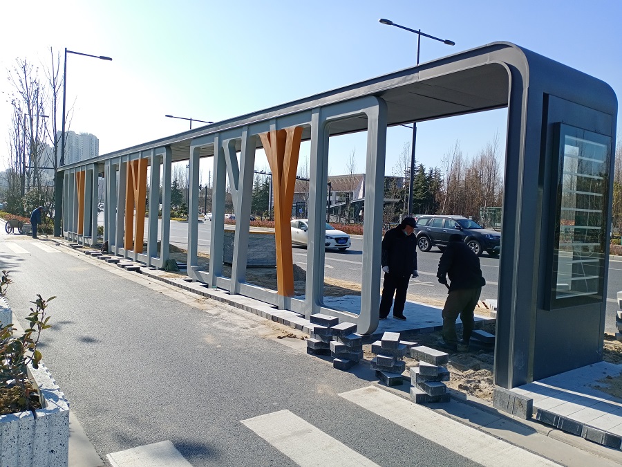 【2021.1.13】合肥第三車(chē)公交候車(chē)亭項(xiàng)目安裝現(xiàn)場(chǎng)實(shí)景